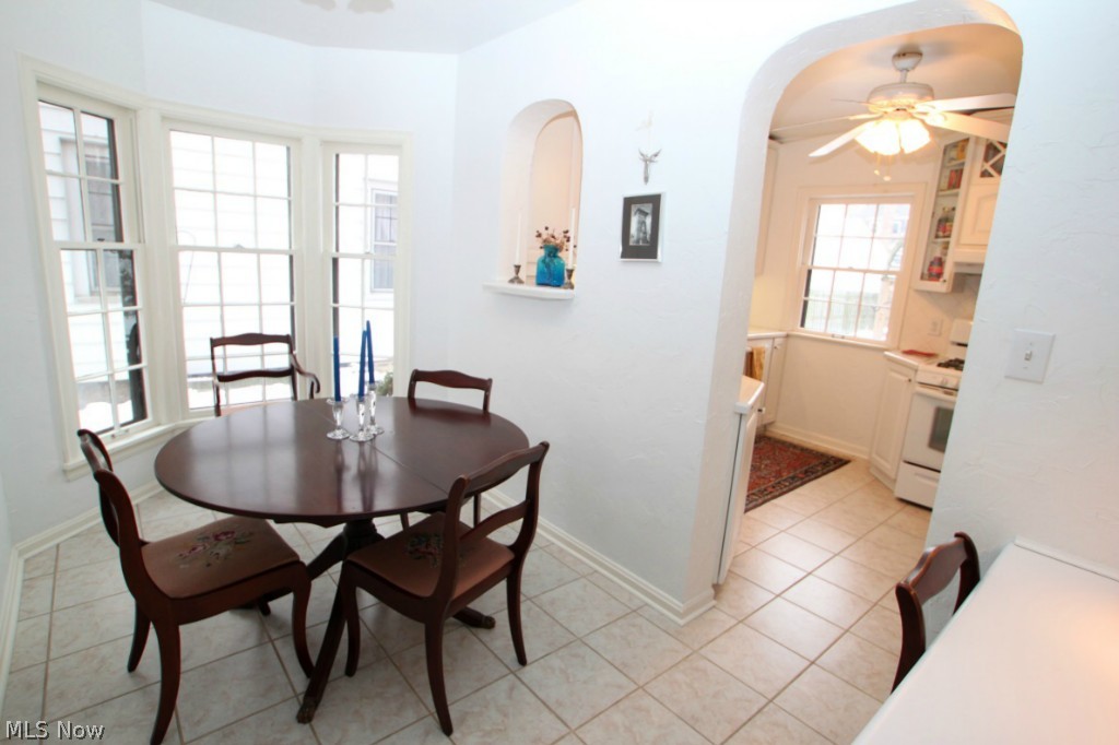 2592 Fenwick Road Cleveland, OH 44118 - Photo 10 of 25