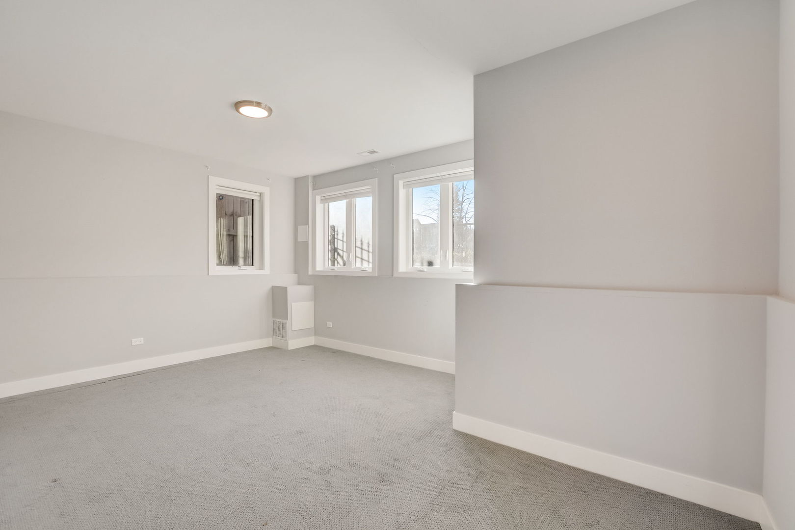 3303 South Racine Avenue Chicago, IL 60608 - Photo 41 of 60 an empty room with windows
