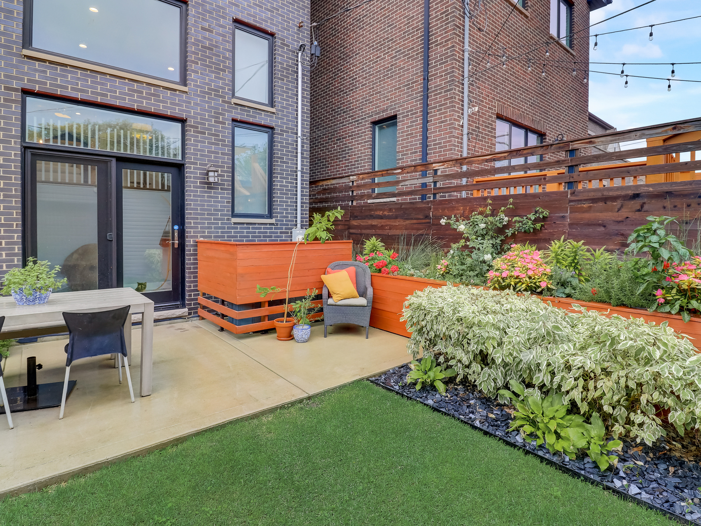 3303 South Racine Avenue Chicago, IL 60608 - Photo 47 of 60 a garden view with a seating space