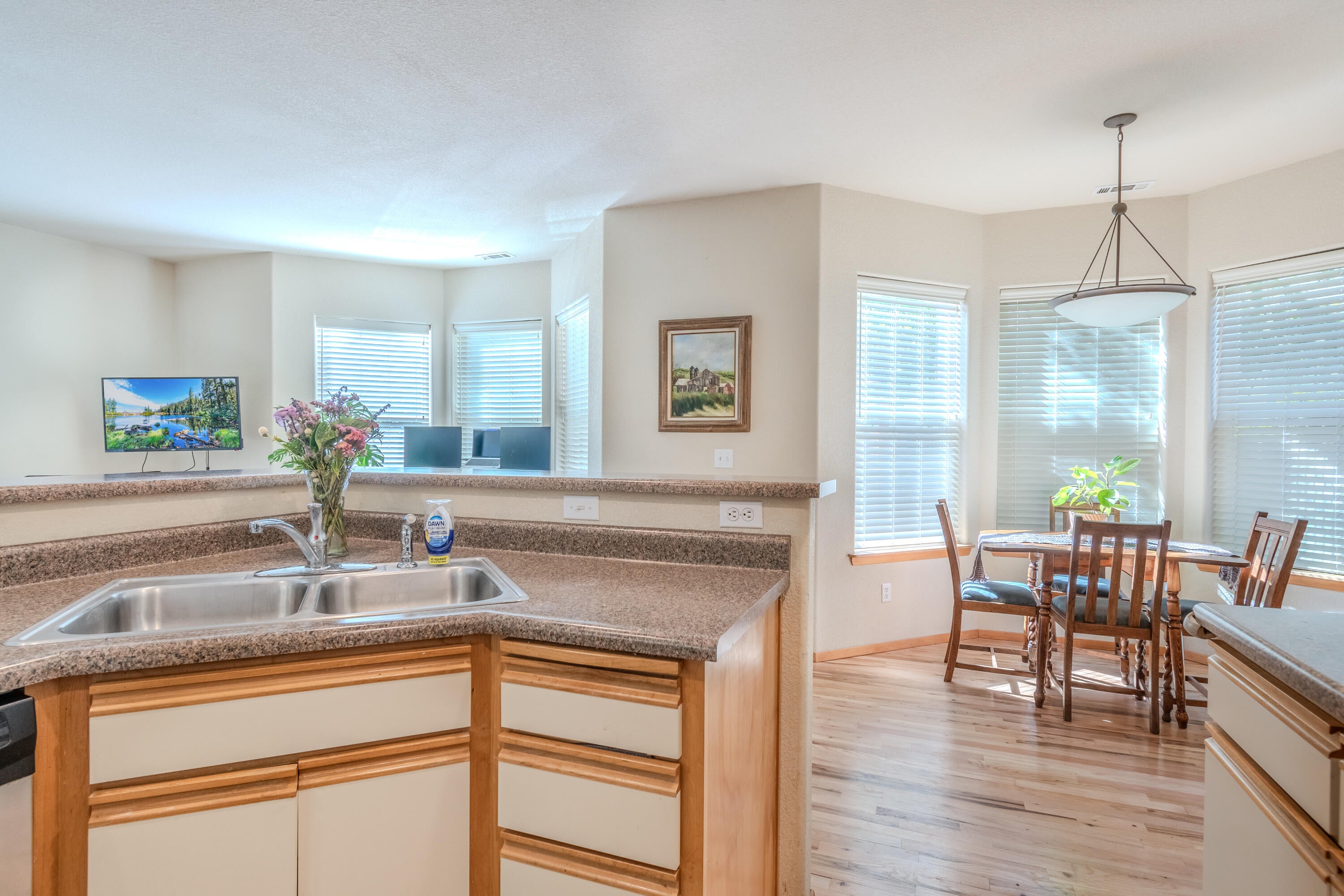 524 Tulipan Way Talent, OR 97540 - Photo 11 of 26 01-11