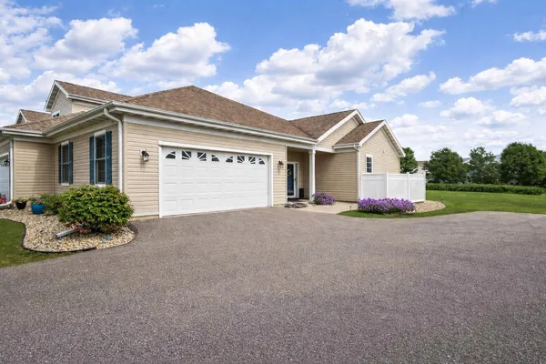 $325,000 | 3331 North Stone Creek Circle, Madison, WI 53719