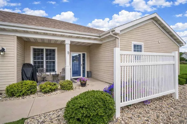 $325,000 | 3331 North Stone Creek Circle, Madison, WI 53719