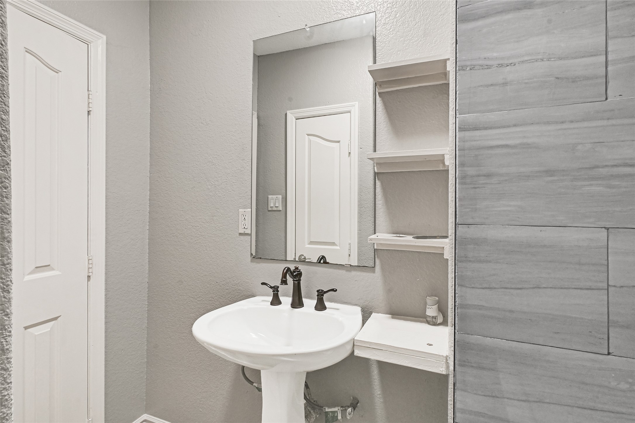 8005 Wiggins Street Houston, TX 77029 - Photo 12 of 25