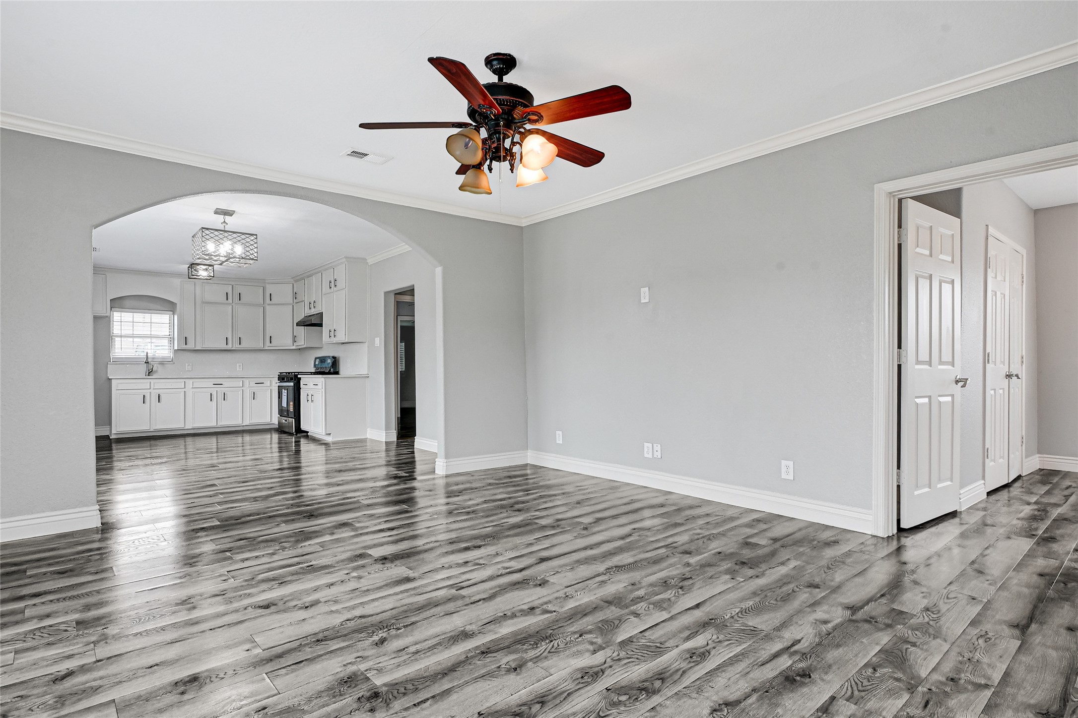 8005 Wiggins Street Houston, TX 77029 - Photo 5 of 25