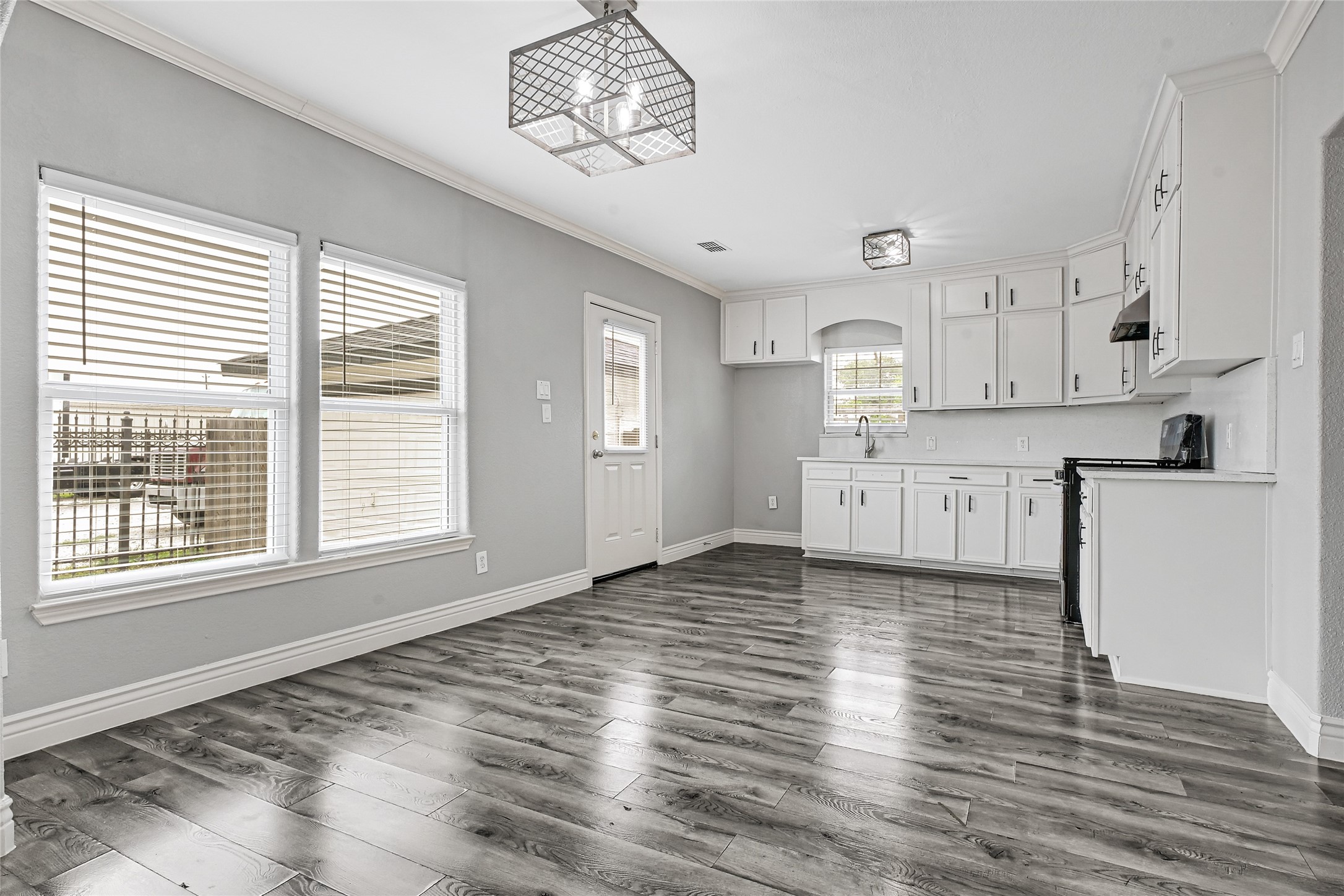 8005 Wiggins Street Houston, TX 77029 - Photo 7 of 25