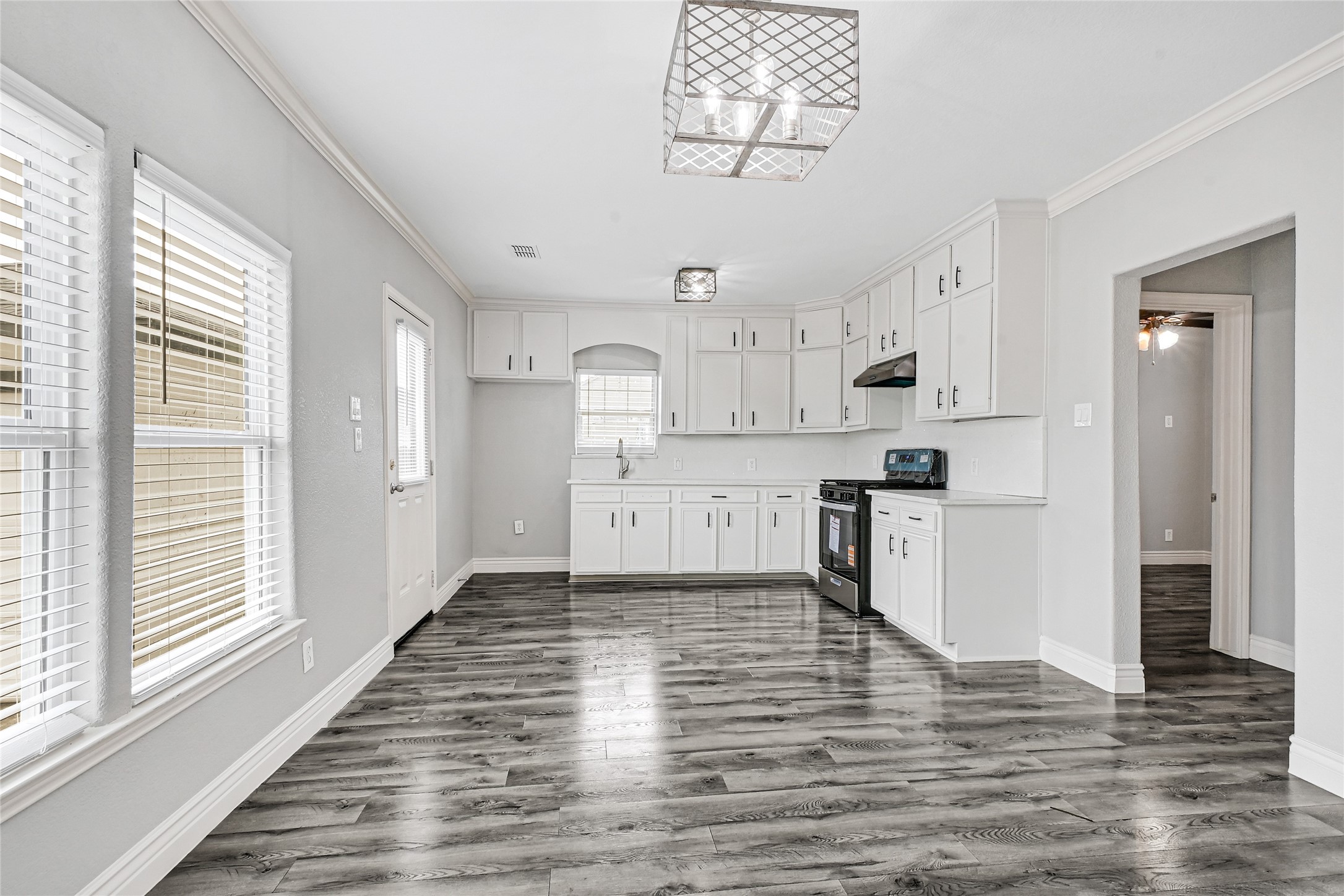 8005 Wiggins Street Houston, TX 77029 - Photo 8 of 25