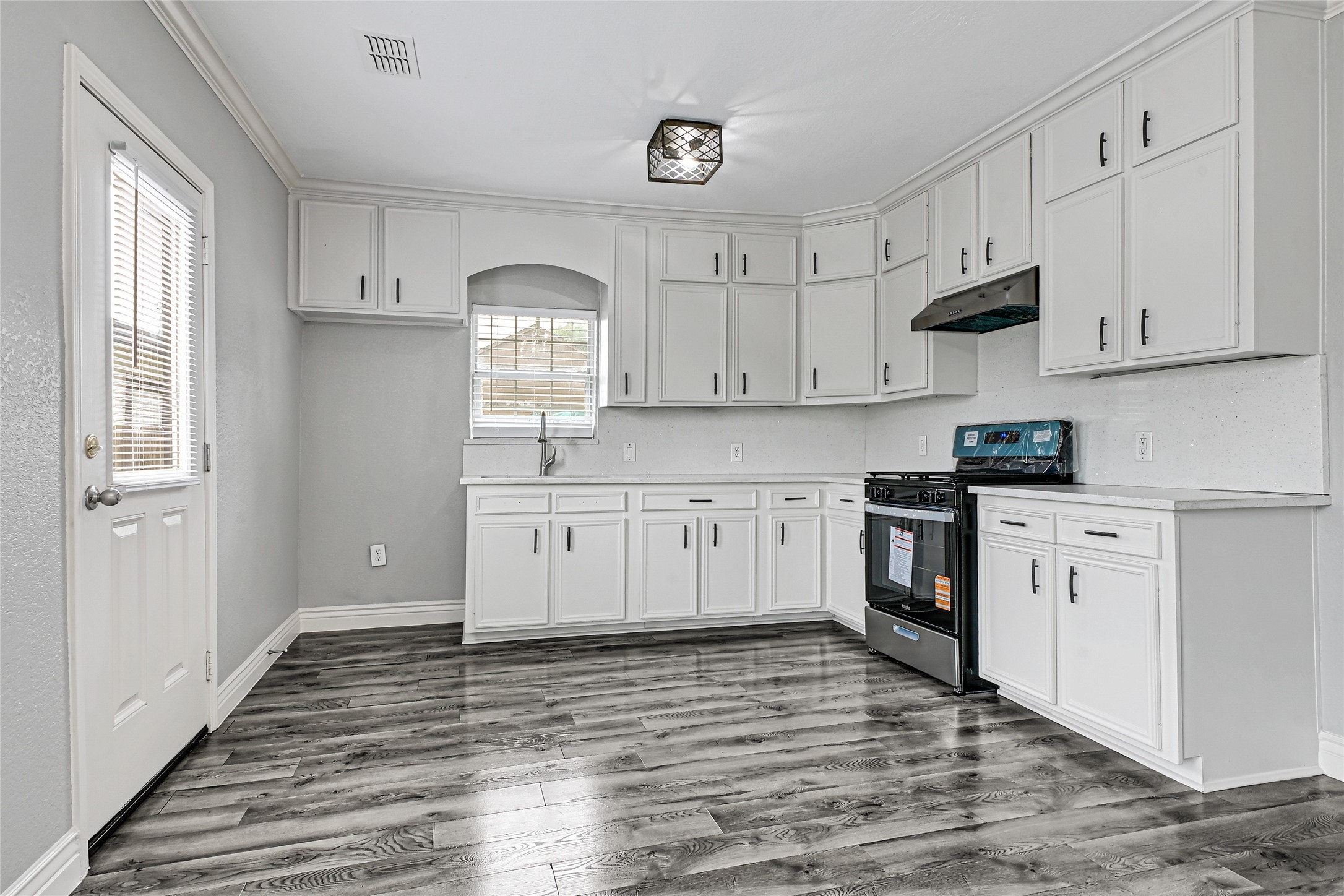 8005 Wiggins Street Houston, TX 77029 - Photo 9 of 25