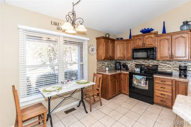 $380,000 | 9860 East Vista Drive, Hillsboro, MO 63050