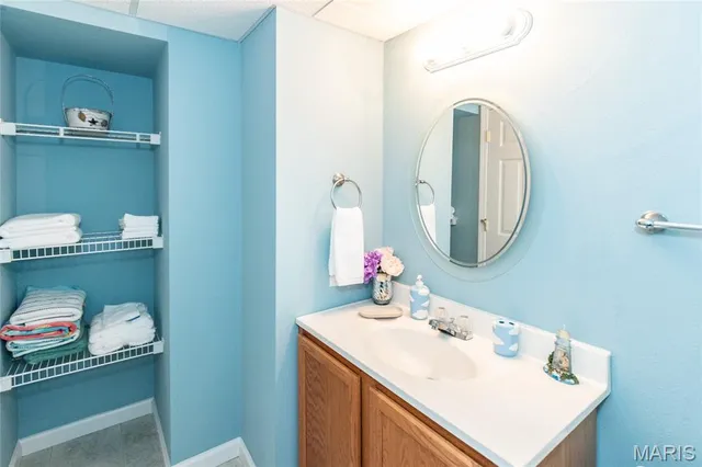 $380,000 | 9860 East Vista Drive, Hillsboro, MO 63050