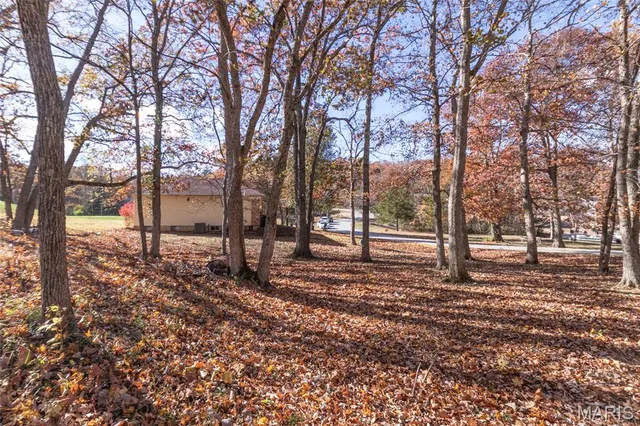 $380,000 | 9860 East Vista Drive, Hillsboro, MO 63050