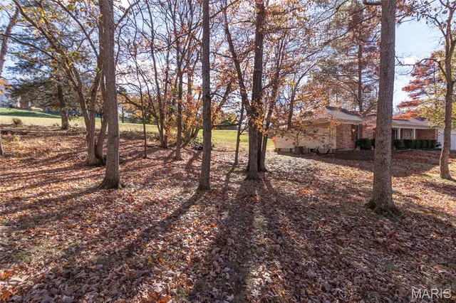 $380,000 | 9860 East Vista Drive, Hillsboro, MO 63050