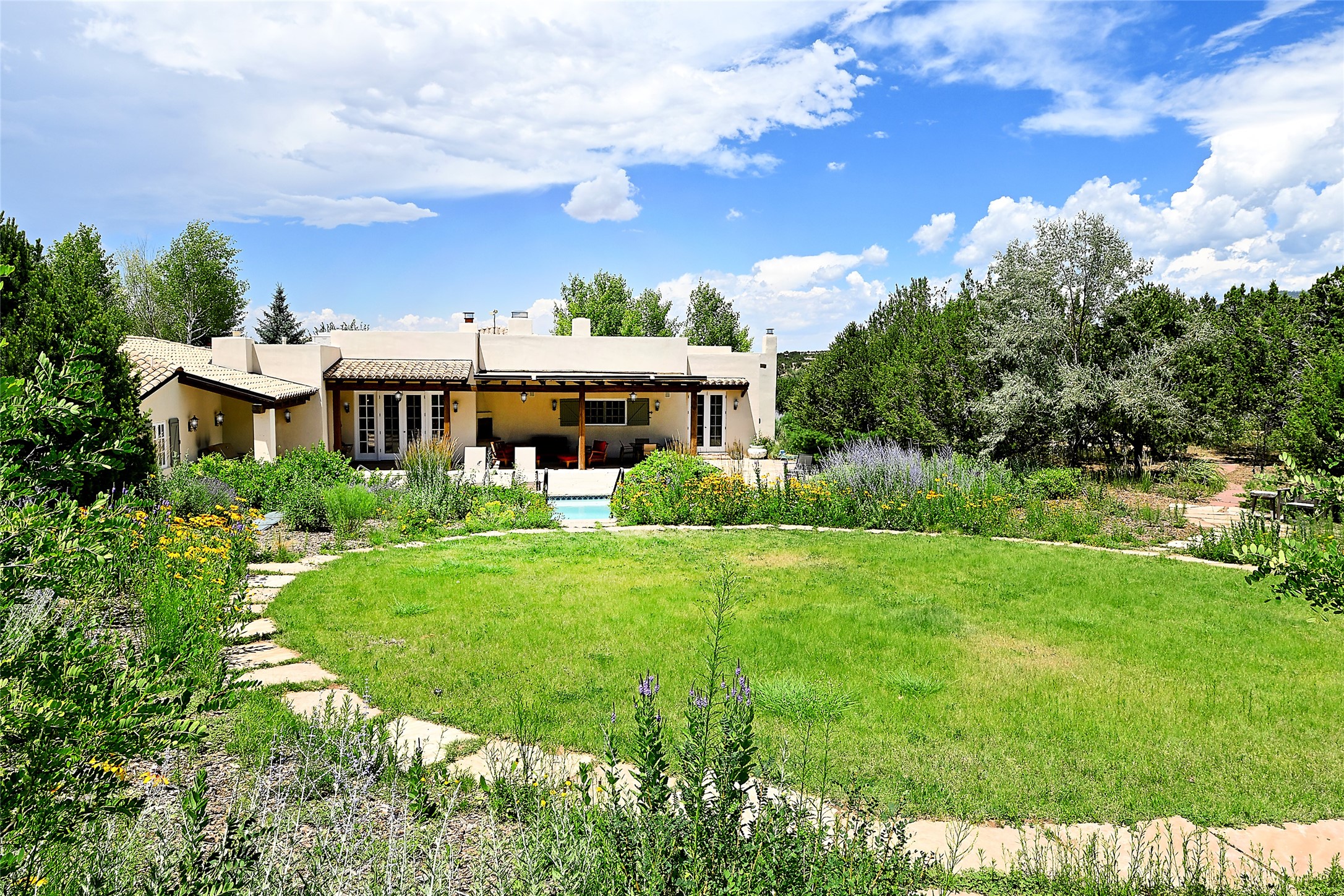 37 Rancho Escondido Santa Fe, NM 87506 - Photo 12 of 57