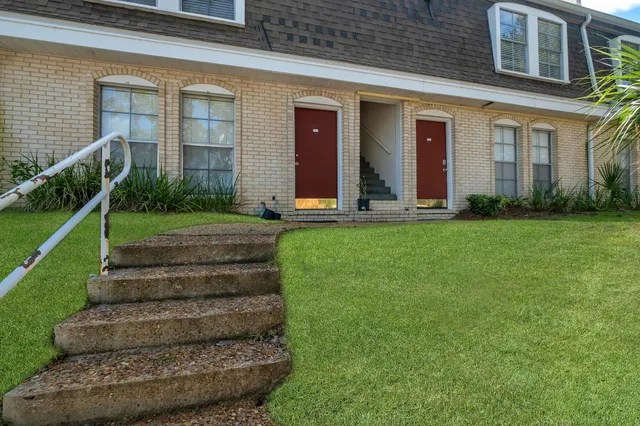 $64,900 | 2020 Continental Avenue, Unit 232, Tallahassee, FL 32304