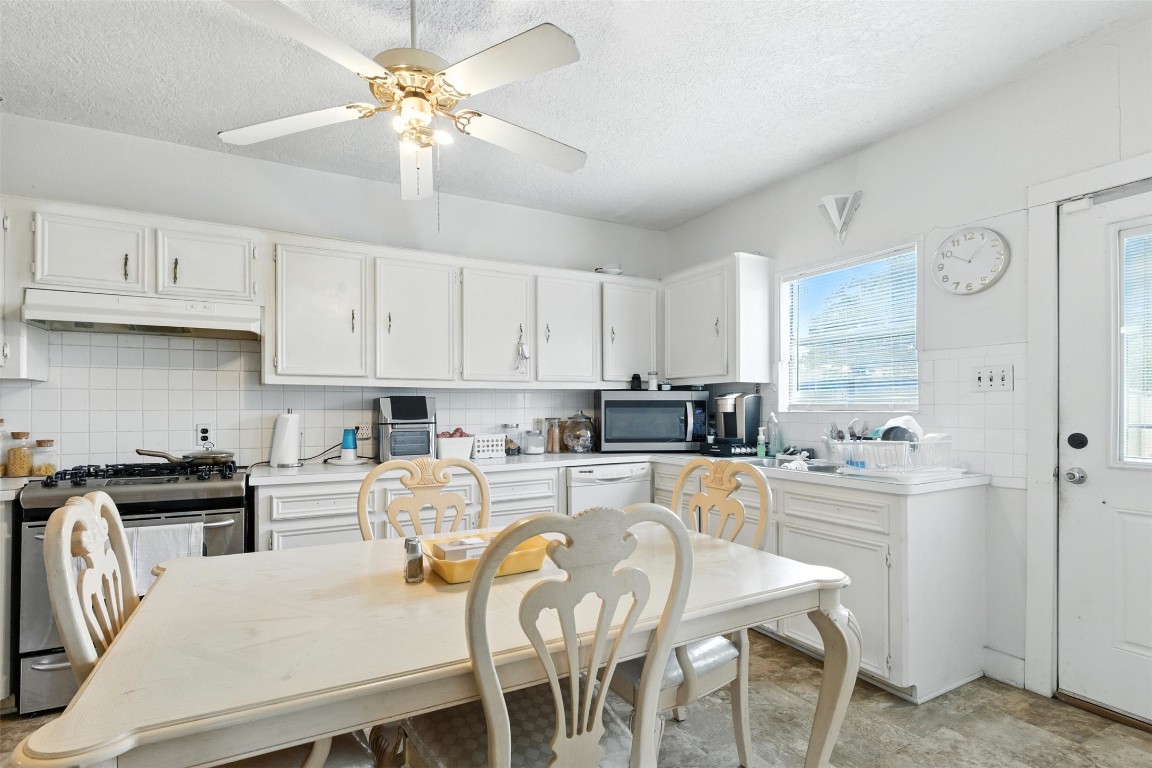 619 10th Street Hempstead, TX 77445 - Photo 12 of 27