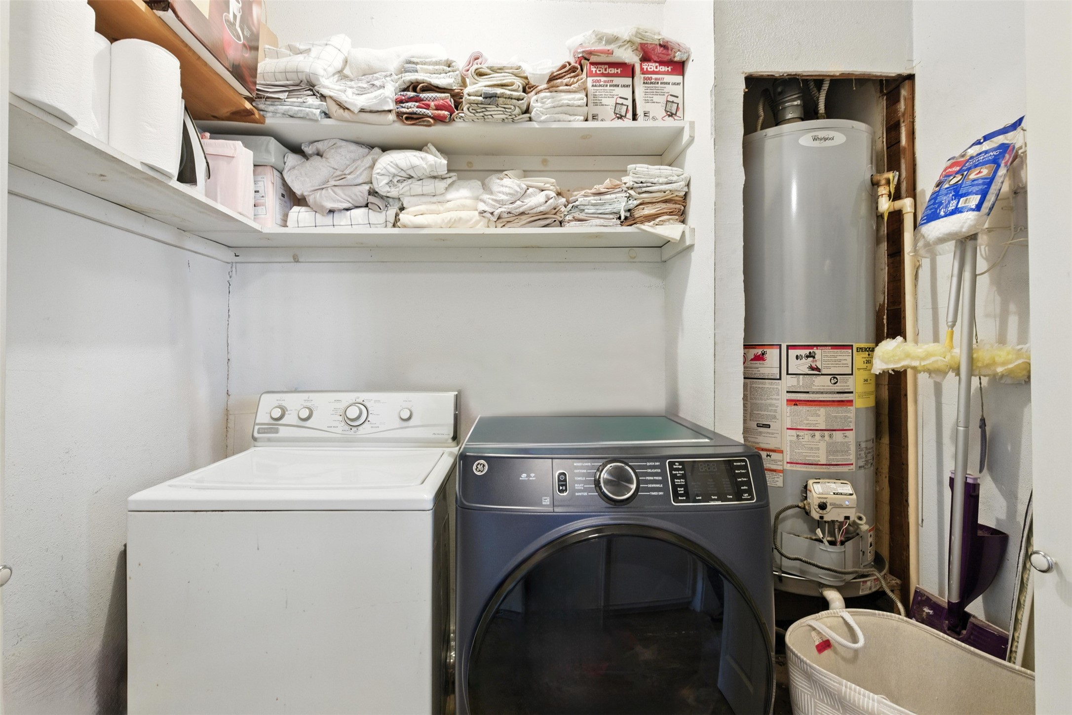 619 10th Street Hempstead, TX 77445 - Photo 15 of 27 a utility room with dryer and washer