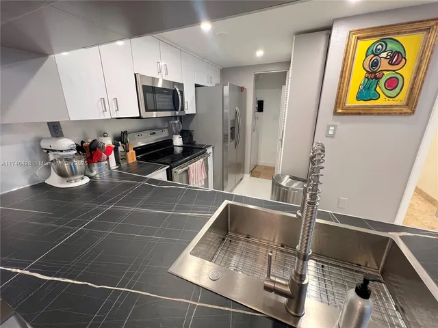 $5,800 | 650 West Avenue, Unit 2804, Miami Beach, FL 33139