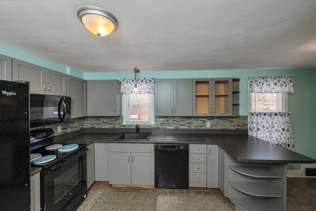 30 Gorman Lane Springfield, MA 01118 - Photo 8 of 31 Gallery Image 8