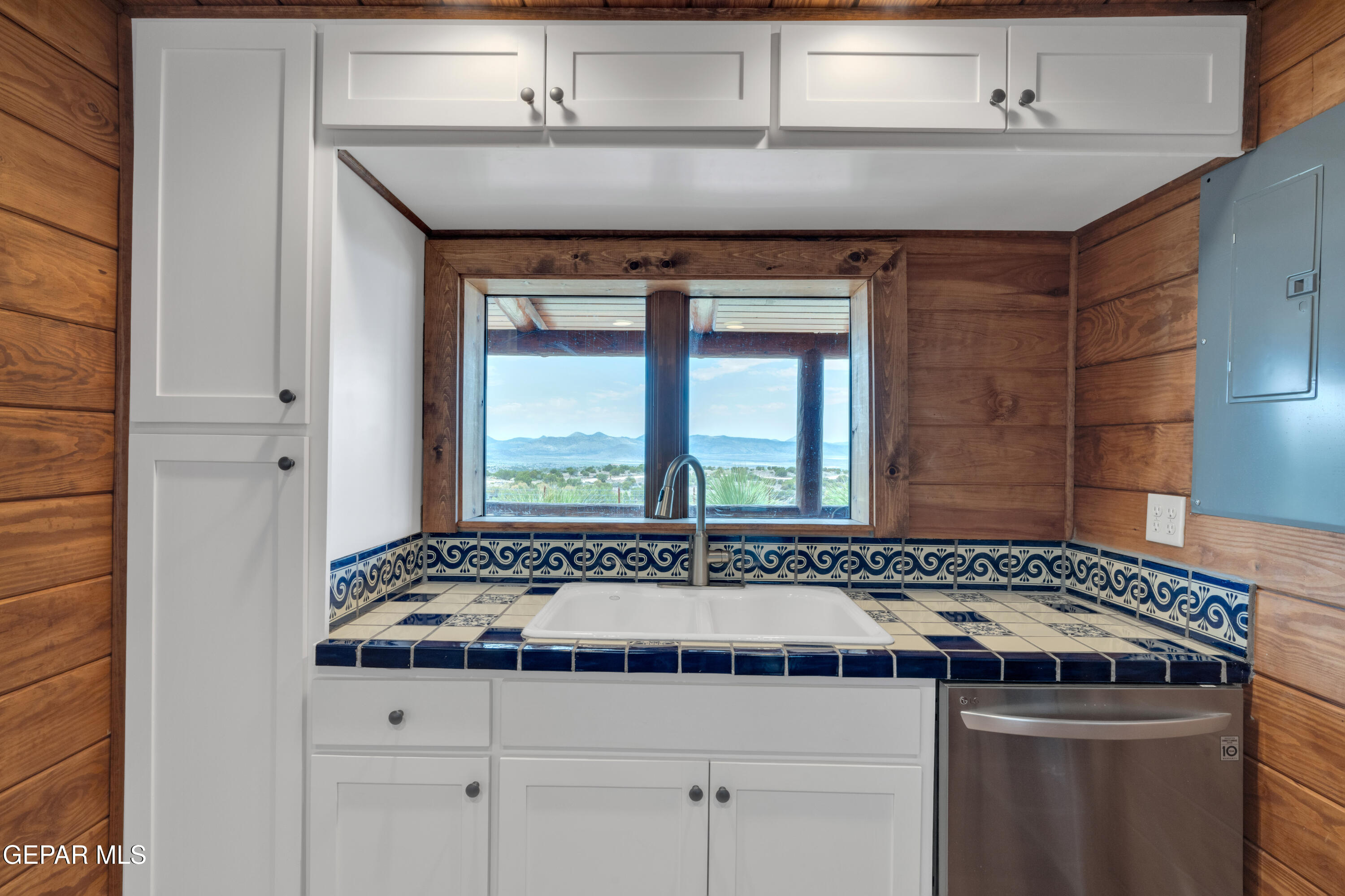 2 Scenic Ridge Road South Alpine, TX 79830 - Photo 9 of 57 a kitchen with a stove and a sink
