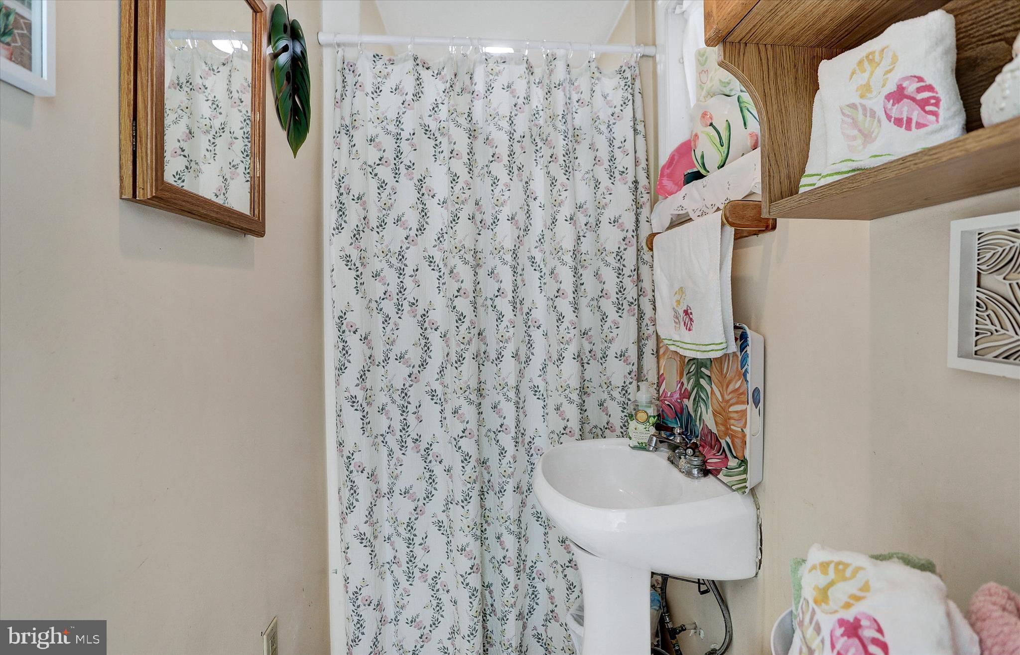 122 Shippensburg Road Newburg, PA 17240 - Photo 16 of 76 a bathroom with a sink and a mirror