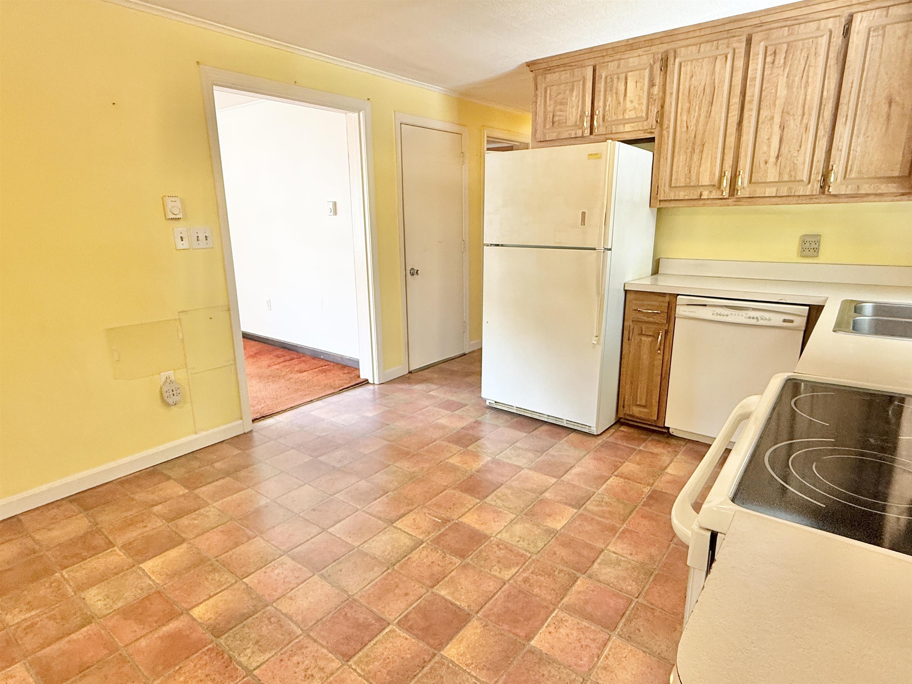 4 Rita Avenue Pelham, NH 03076 - Photo 7 of 54