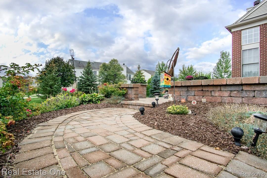 748 Windsong Drive Rochester, MI 48307 - Photo 35 of 43 748-Windsong-43.jpg