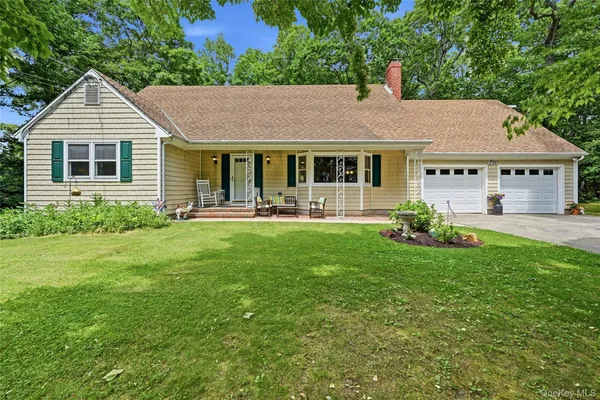 $985,000 | 230 Booth Road, Southold, NY 11971