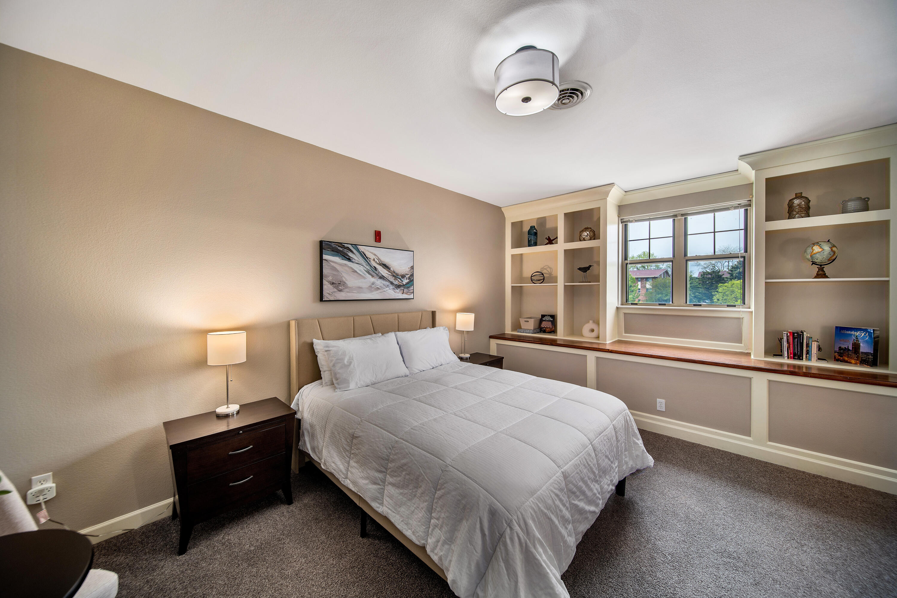 4100 South Lake Drive, Unit 201 St. Francis, WI 53235 - Photo 21 of 38 11. Guest Suite