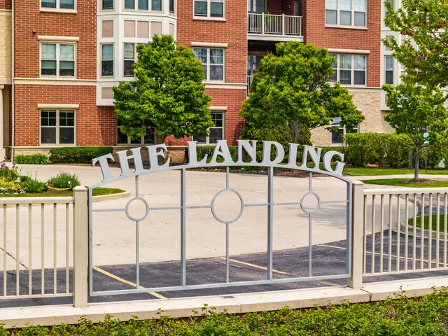 $510,000 | 4100 South Lake Drive, Unit 201, St. Francis, WI 53235