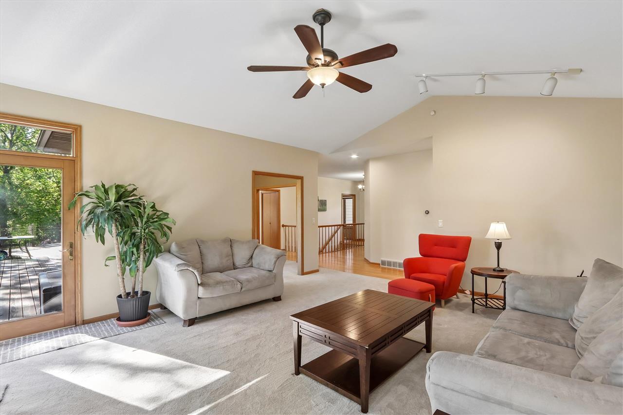 3057 Sandy Beach Road Northeast Swisher, IA 52338 - Photo 7 of 41 Gallery Image 7