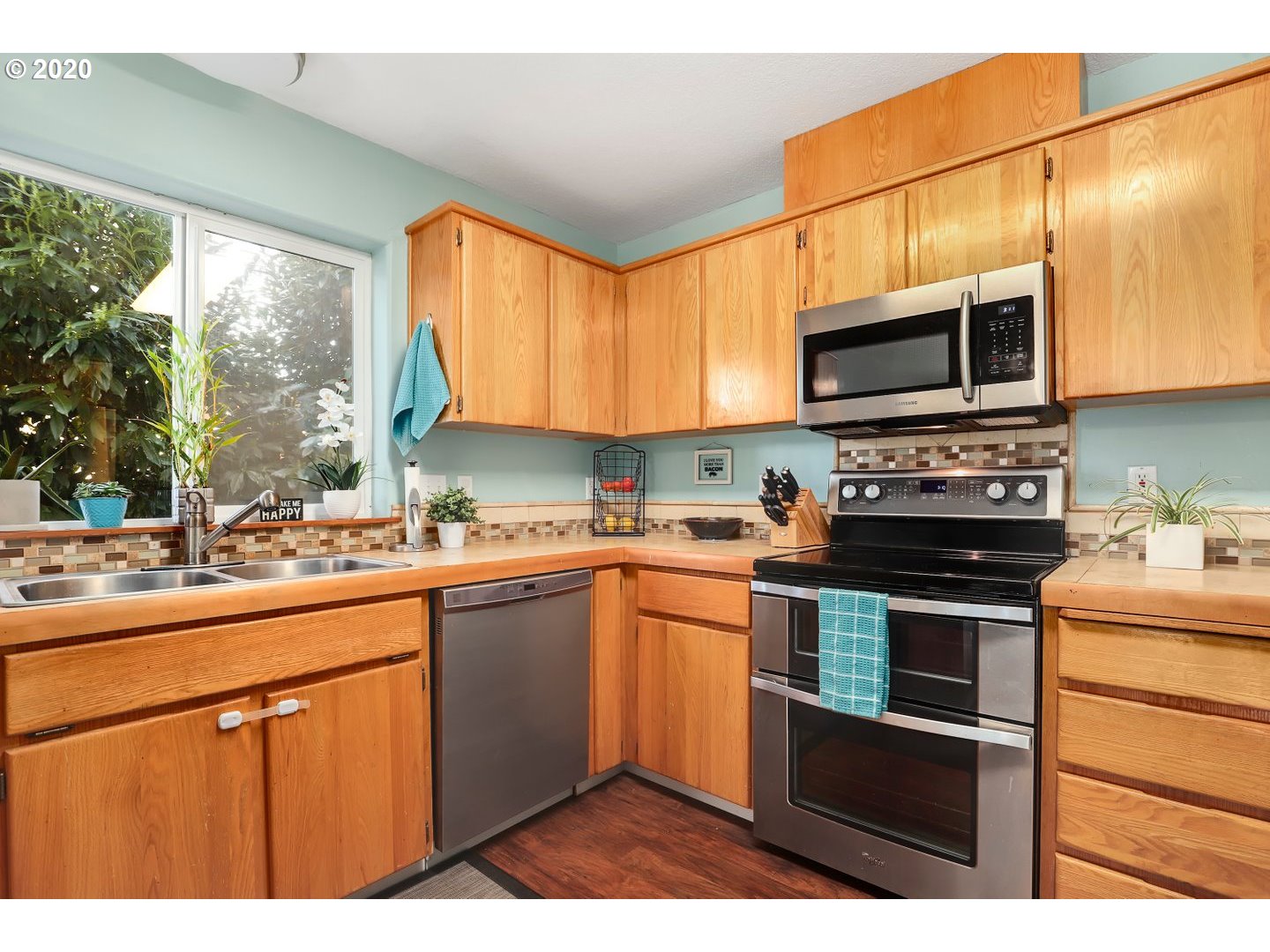 1033 Southeast Barnes Road Gresham, OR 97080 - Photo 10 of 25