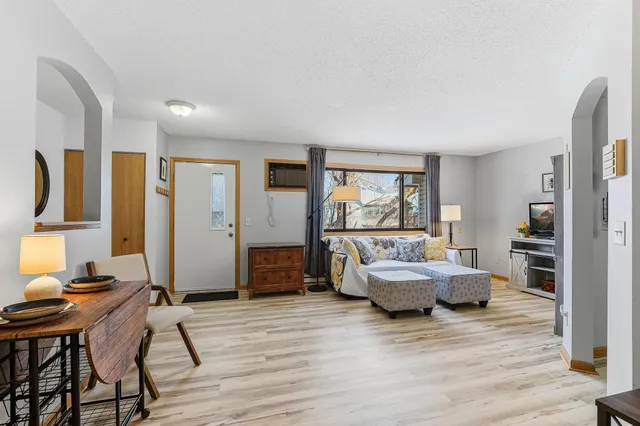 $189,900 | 46 East 13th Street, Waconia, MN 55387