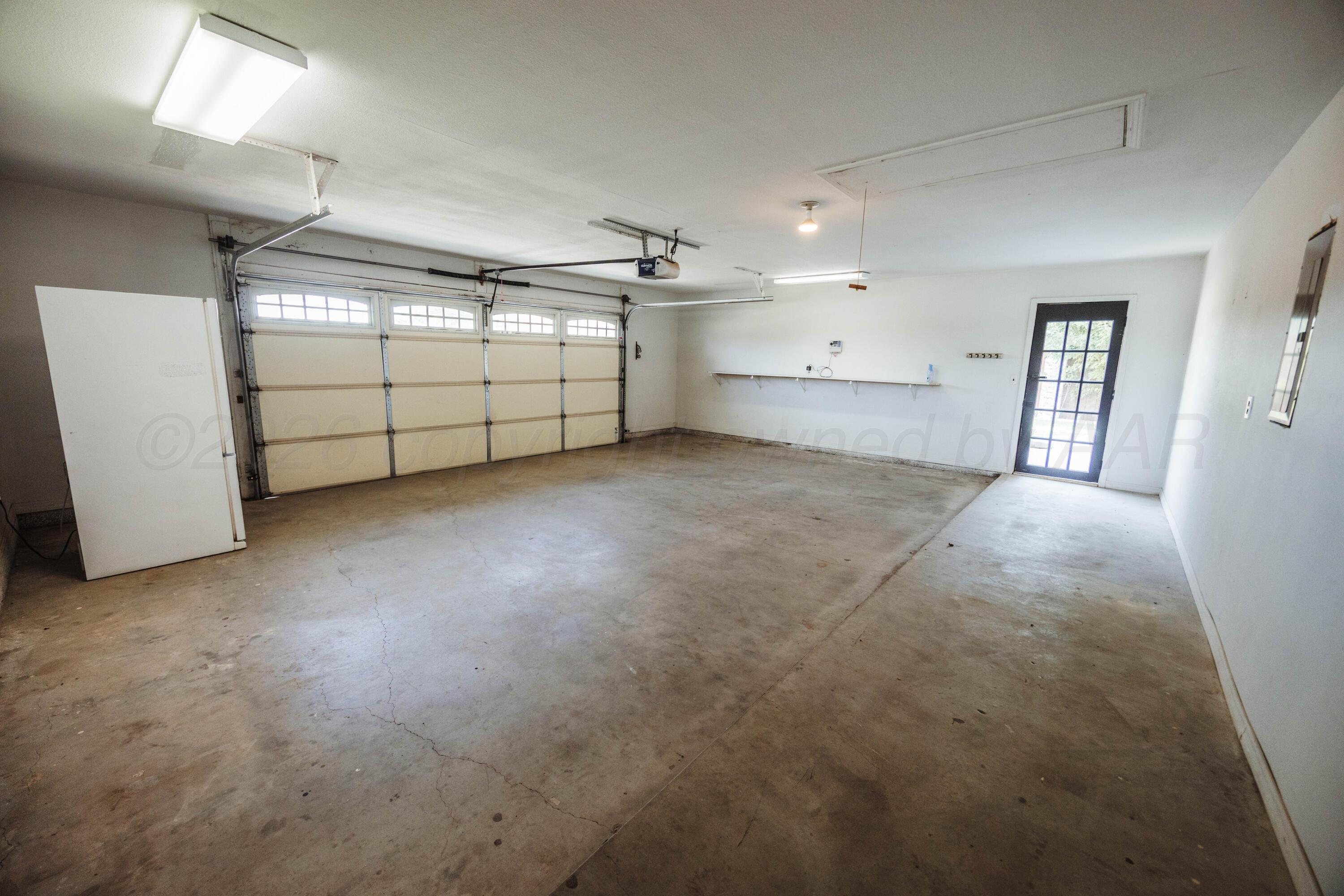 2009 Southwest 19th Avenue Perryton, TX 79070 - Photo 40 of 49 double car garage
