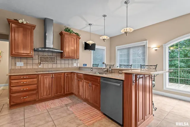 $850,000 | 13599 Woodland Drive, Athens, IL 62613