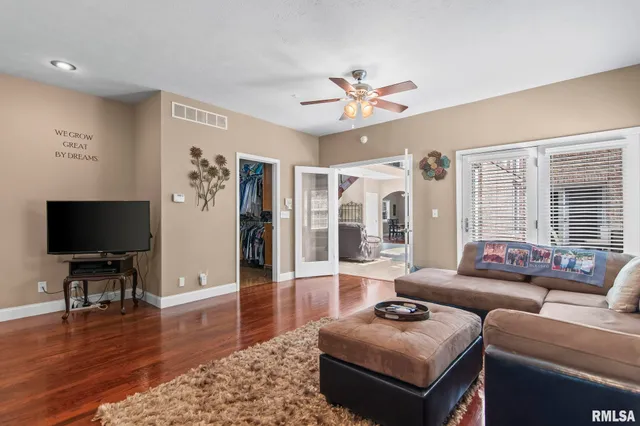 $850,000 | 13599 Woodland Drive, Athens, IL 62613