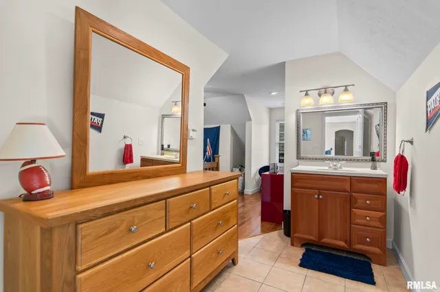 $850,000 | 13599 Woodland Drive, Athens, IL 62613