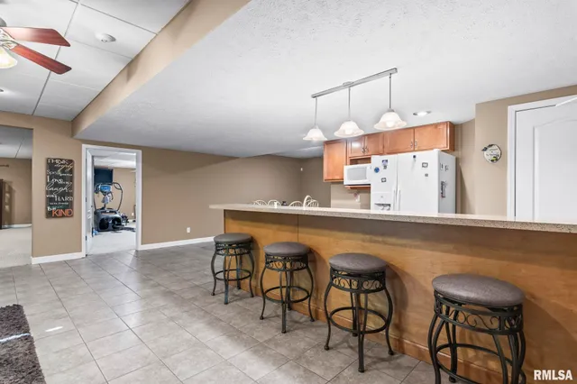 $850,000 | 13599 Woodland Drive, Athens, IL 62613