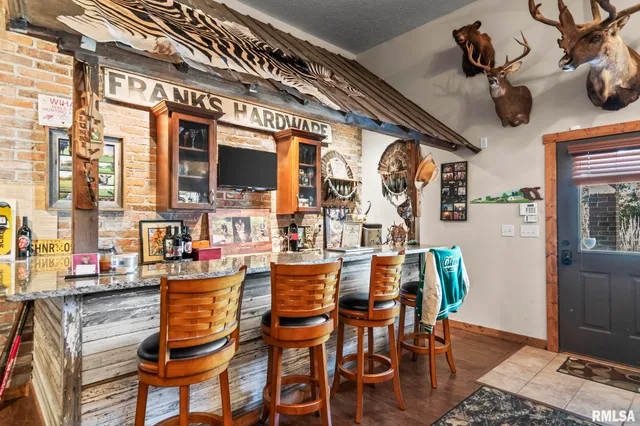 $850,000 | 13599 Woodland Drive, Athens, IL 62613