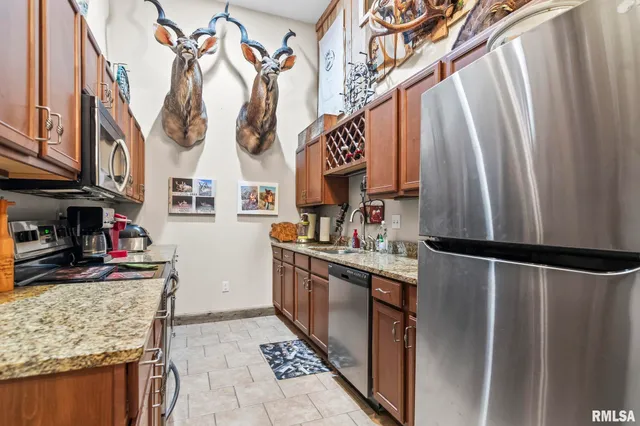 $850,000 | 13599 Woodland Drive, Athens, IL 62613