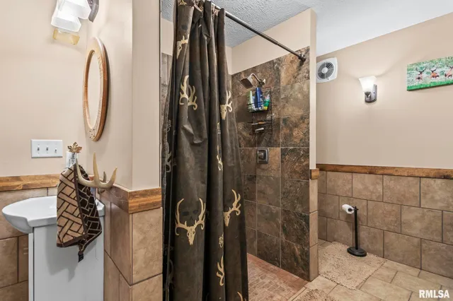 $850,000 | 13599 Woodland Drive, Athens, IL 62613