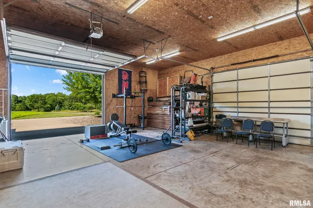 $850,000 | 13599 Woodland Drive, Athens, IL 62613