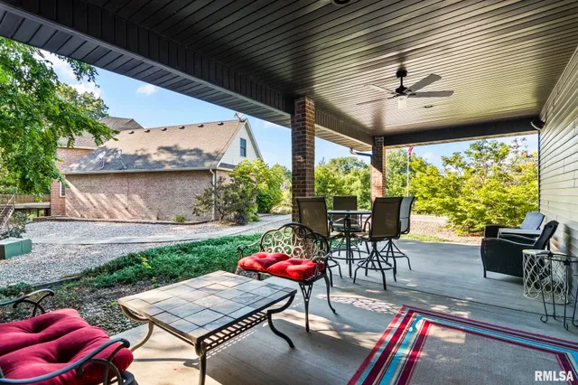 $850,000 | 13599 Woodland Drive, Athens, IL 62613