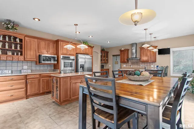 $850,000 | 13599 Woodland Drive, Athens, IL 62613