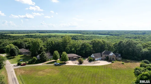 $850,000 | 13599 Woodland Drive, Athens, IL 62613