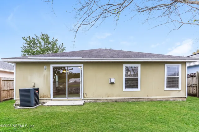 $1,750 | 7485 International Village Drive, Jacksonville, FL 32277