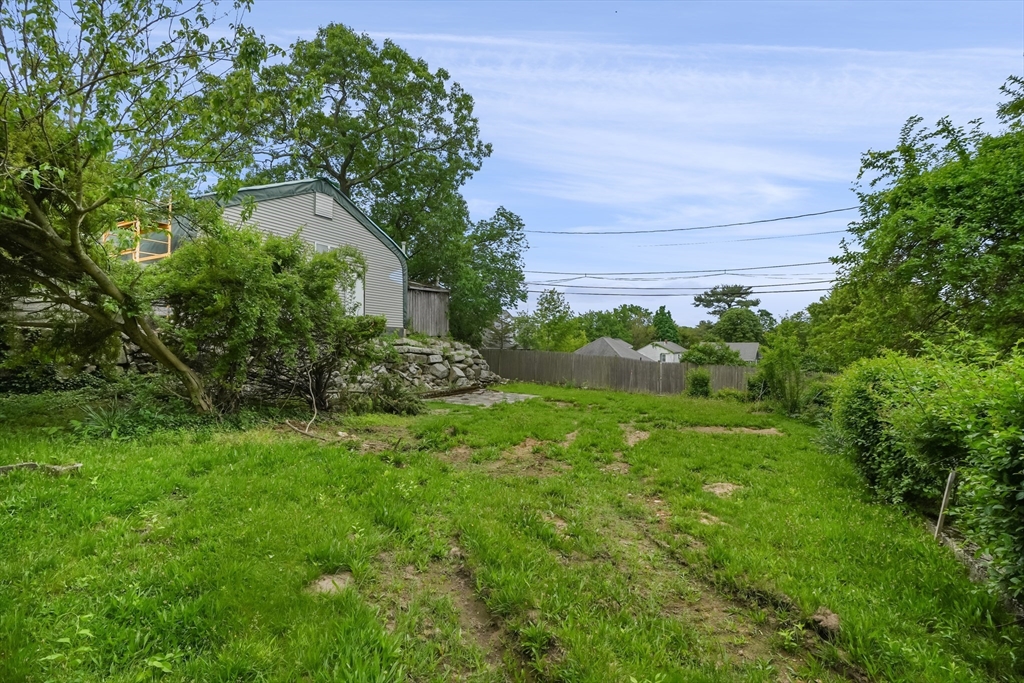 12 Bungalow Road Boston, MA 02132 - Photo 8 of 27