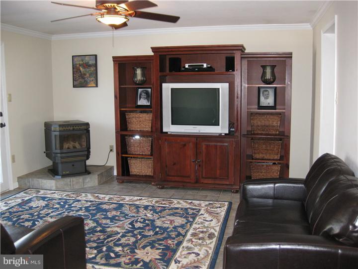 2636 Wendy Road Havertown, PA 19083 - Photo 6 of 23
