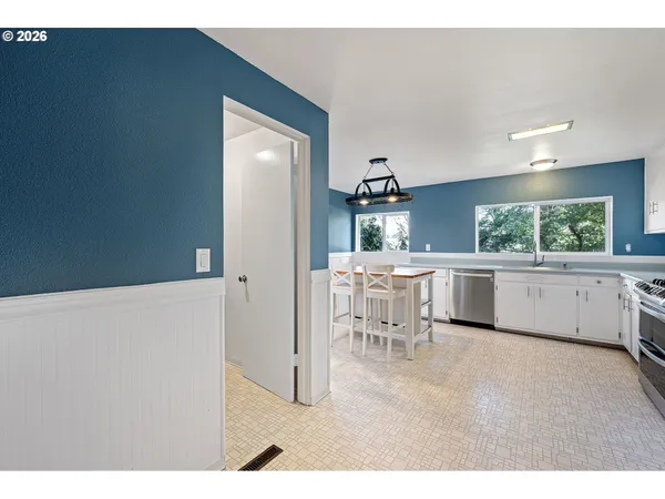 $560,000 | 731 South River Road, Cottage Grove, OR 97424