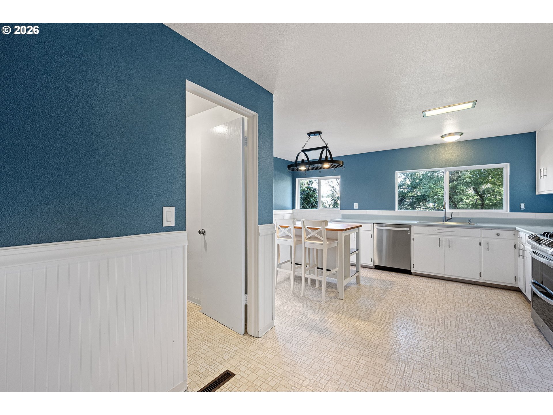 731 South River Road Cottage Grove, OR 97424 - Photo 13 of 48