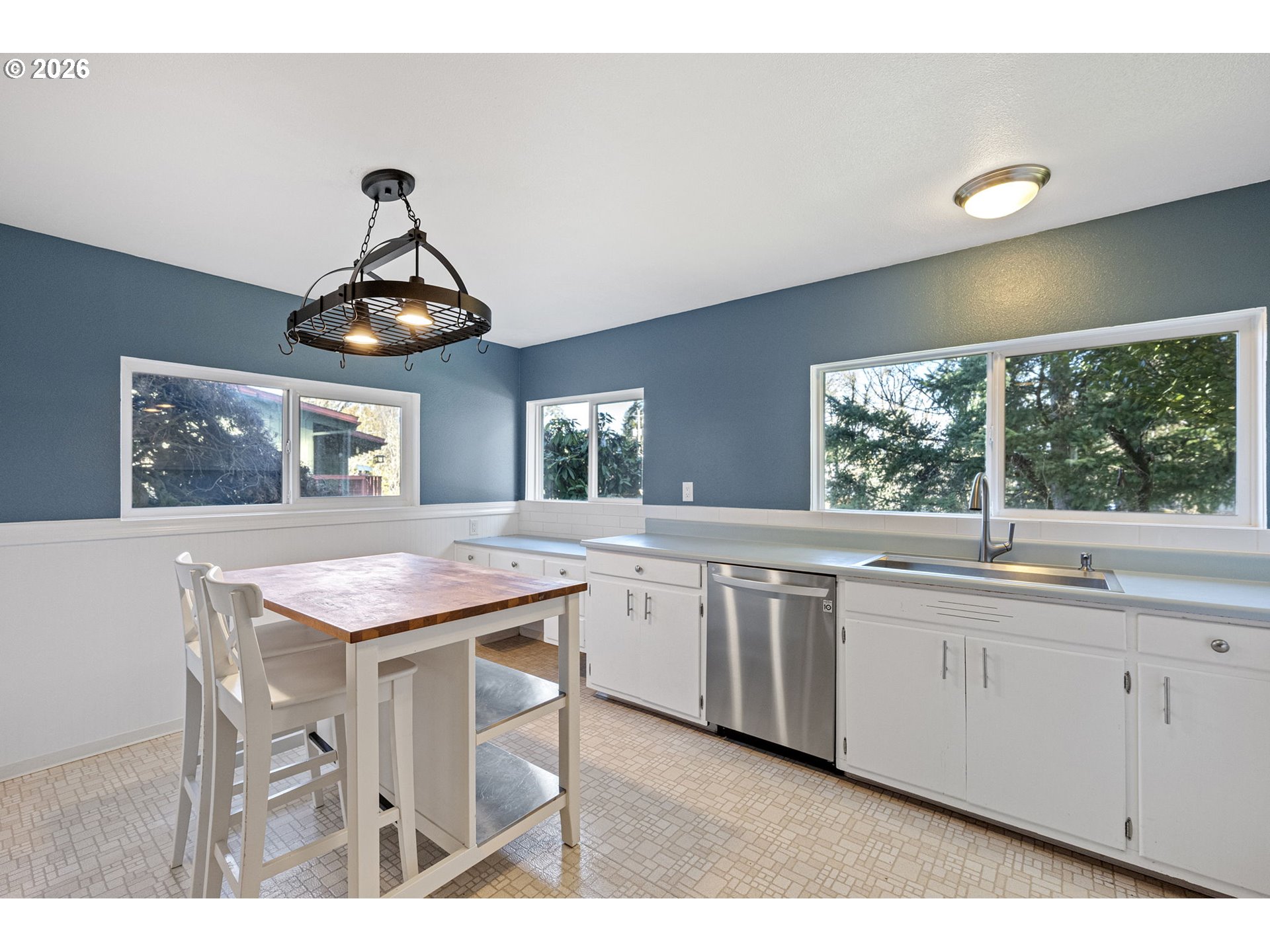 731 South River Road Cottage Grove, OR 97424 - Photo 14 of 48