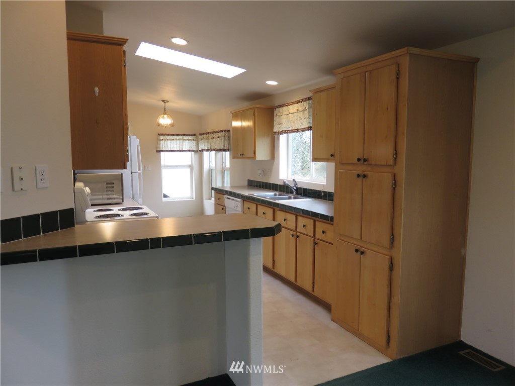 1242 Ocean Beach Road Hoquiam, WA 98550 - Photo 6 of 27 Gallery Image 6